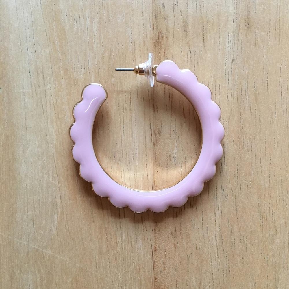 CLEARANCE!💋FINAL PRICE 🎉 Scalloped hoop earrings - Picture 4 of 5